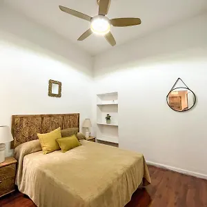 https://apartamentos-malaga-centro-29015.es-andalucia.com